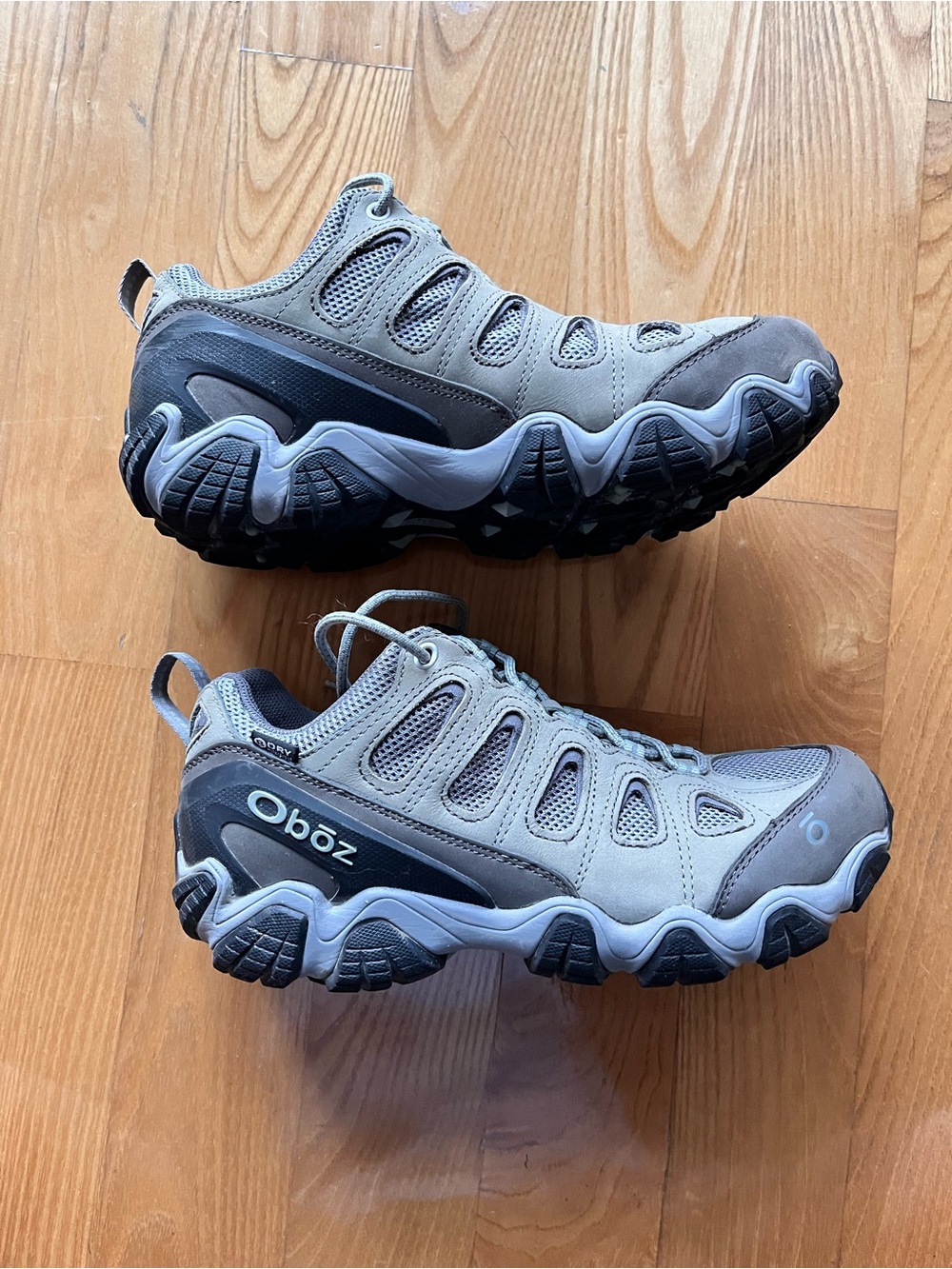 The Oboz Women's Sawtooth Il BDry Waterproof Low Hiking Boots Size 10.5